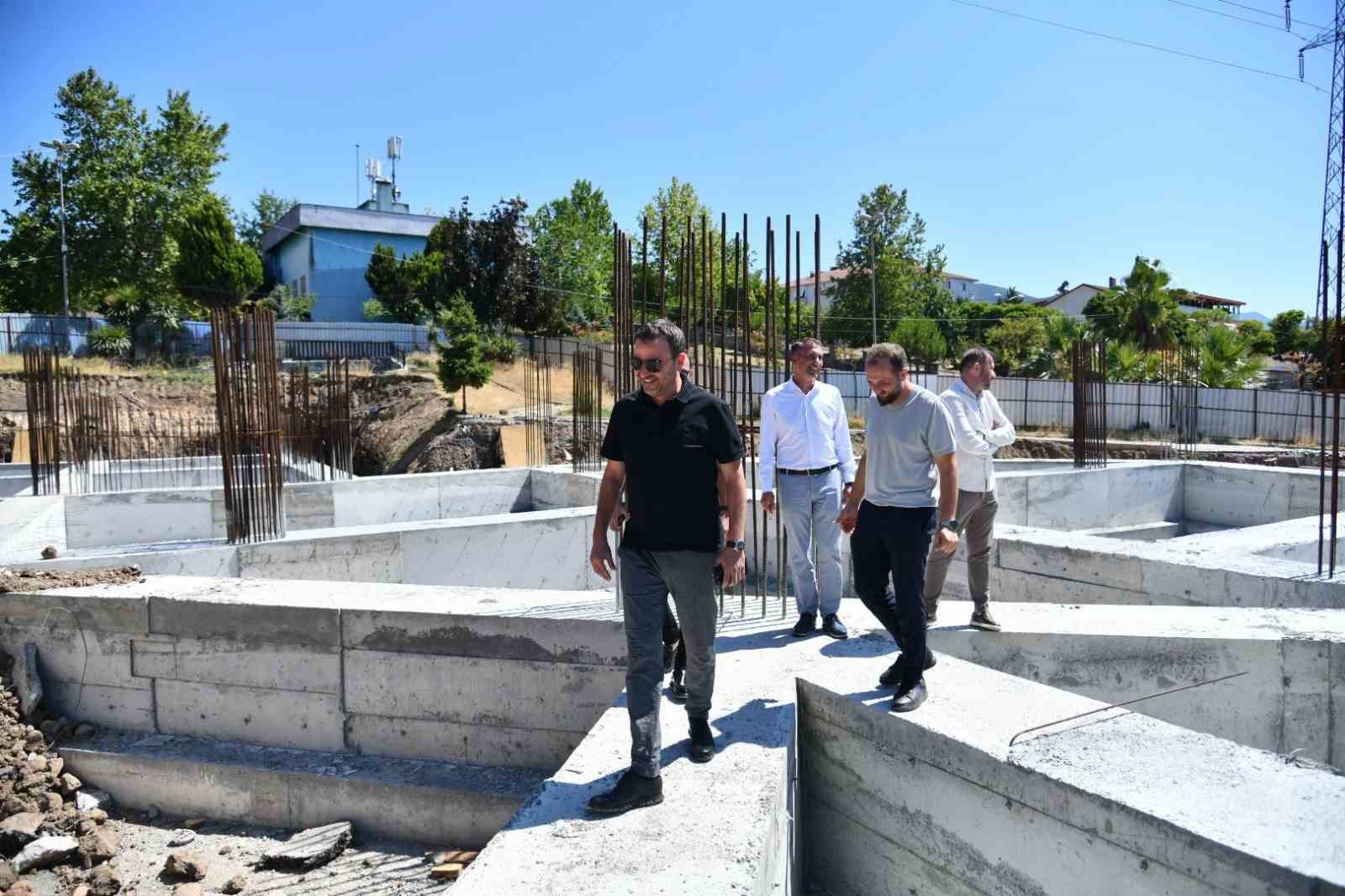 Başkan Özlü, Başiskele’deki çalışmaları yerinde inceledi 