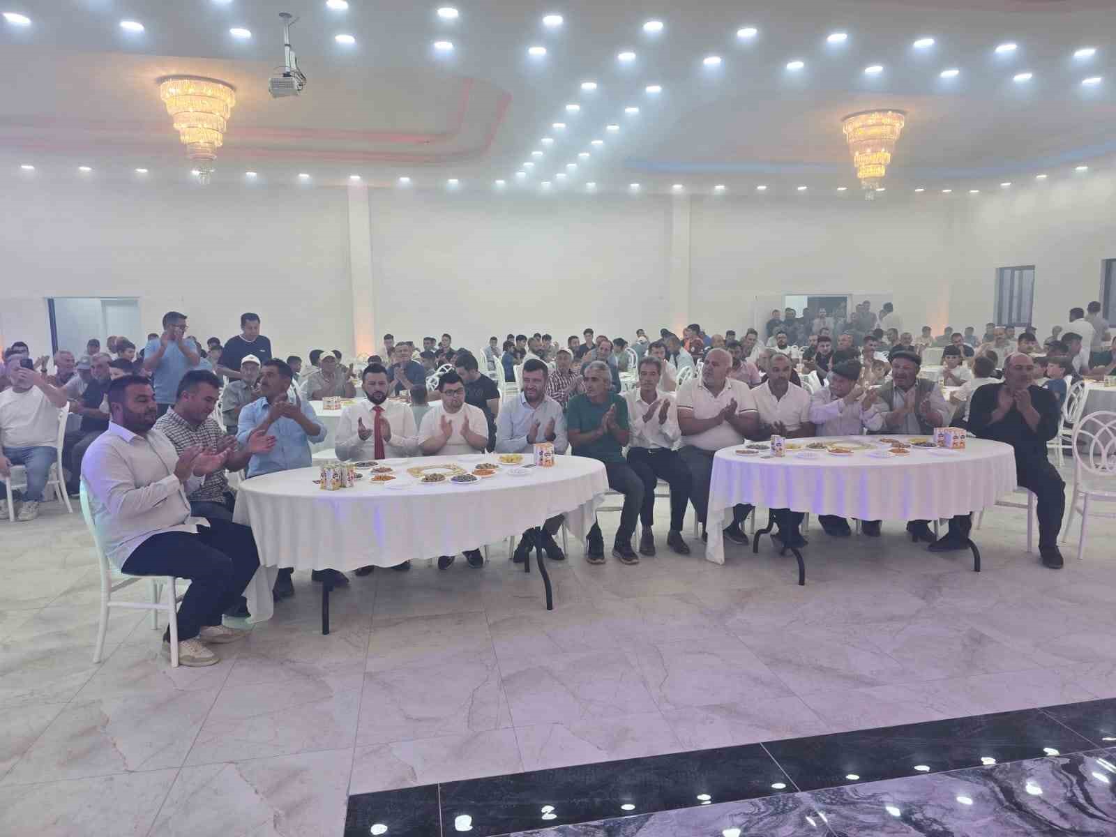 ‘Ailen Yılı’na destek için düğün salonunu ücretsiz yaptılar 