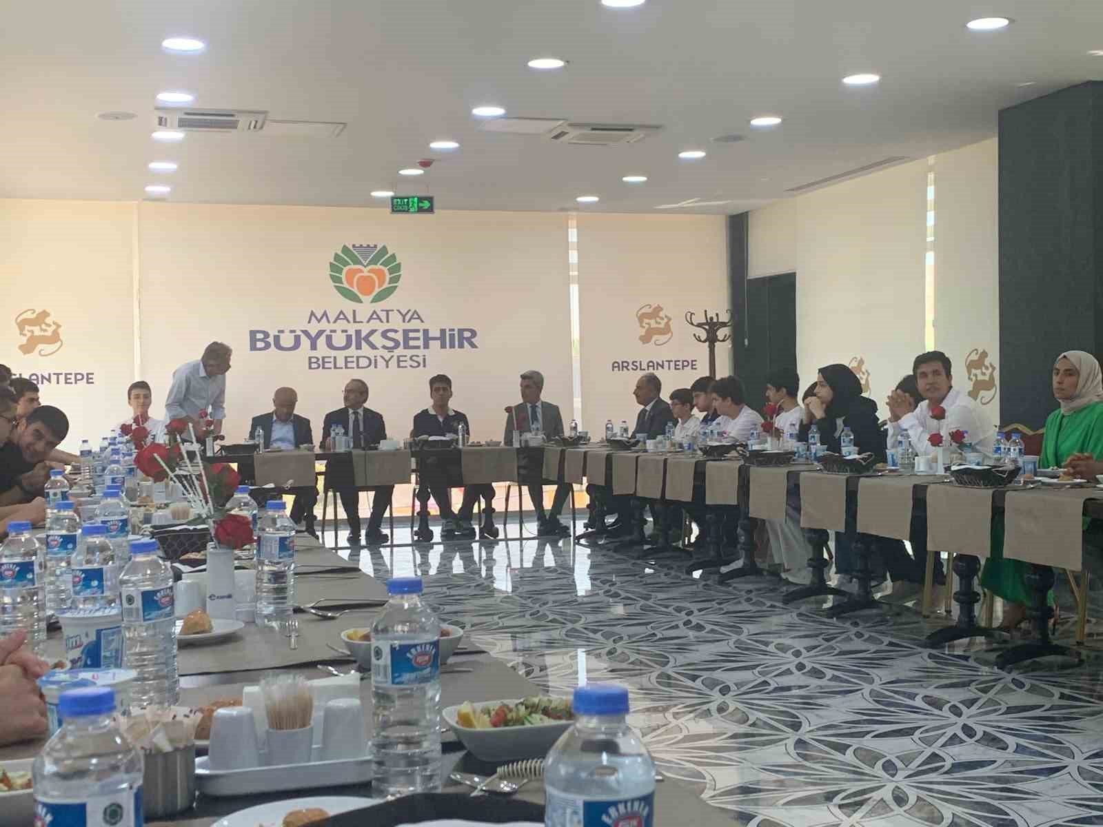 LGS Şampiyonlarına Başkan Sami Er’den özel kutlama 