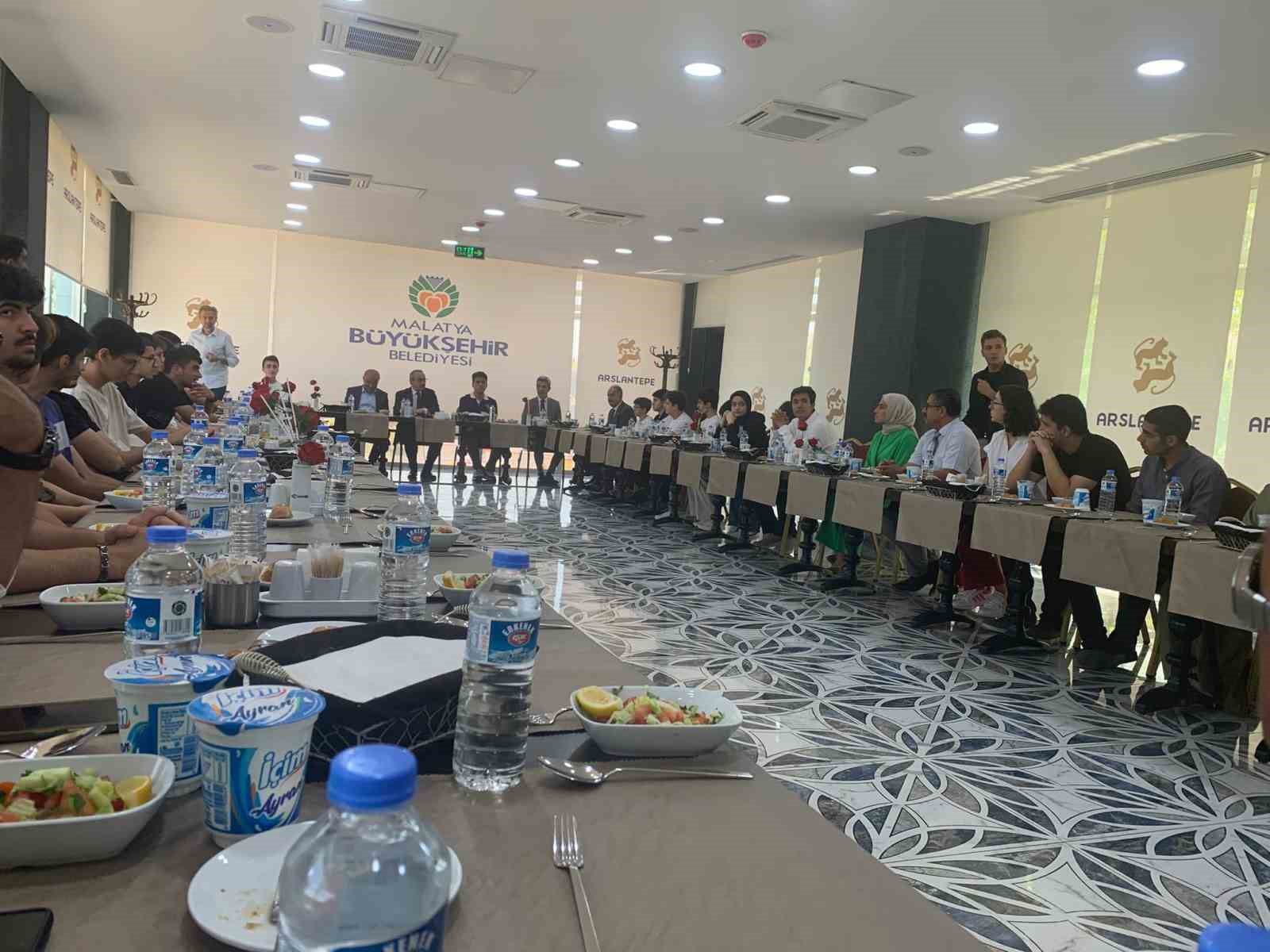 LGS Şampiyonlarına Başkan Sami Er’den özel kutlama 