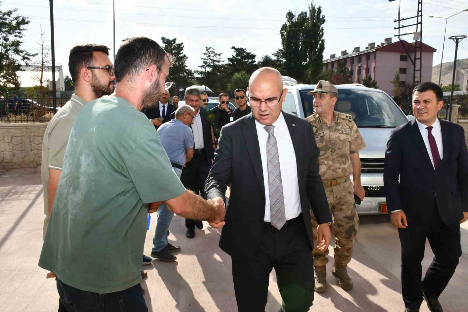 Vali Koç’tan Patnos ve Dedeli’ye ziyaret 