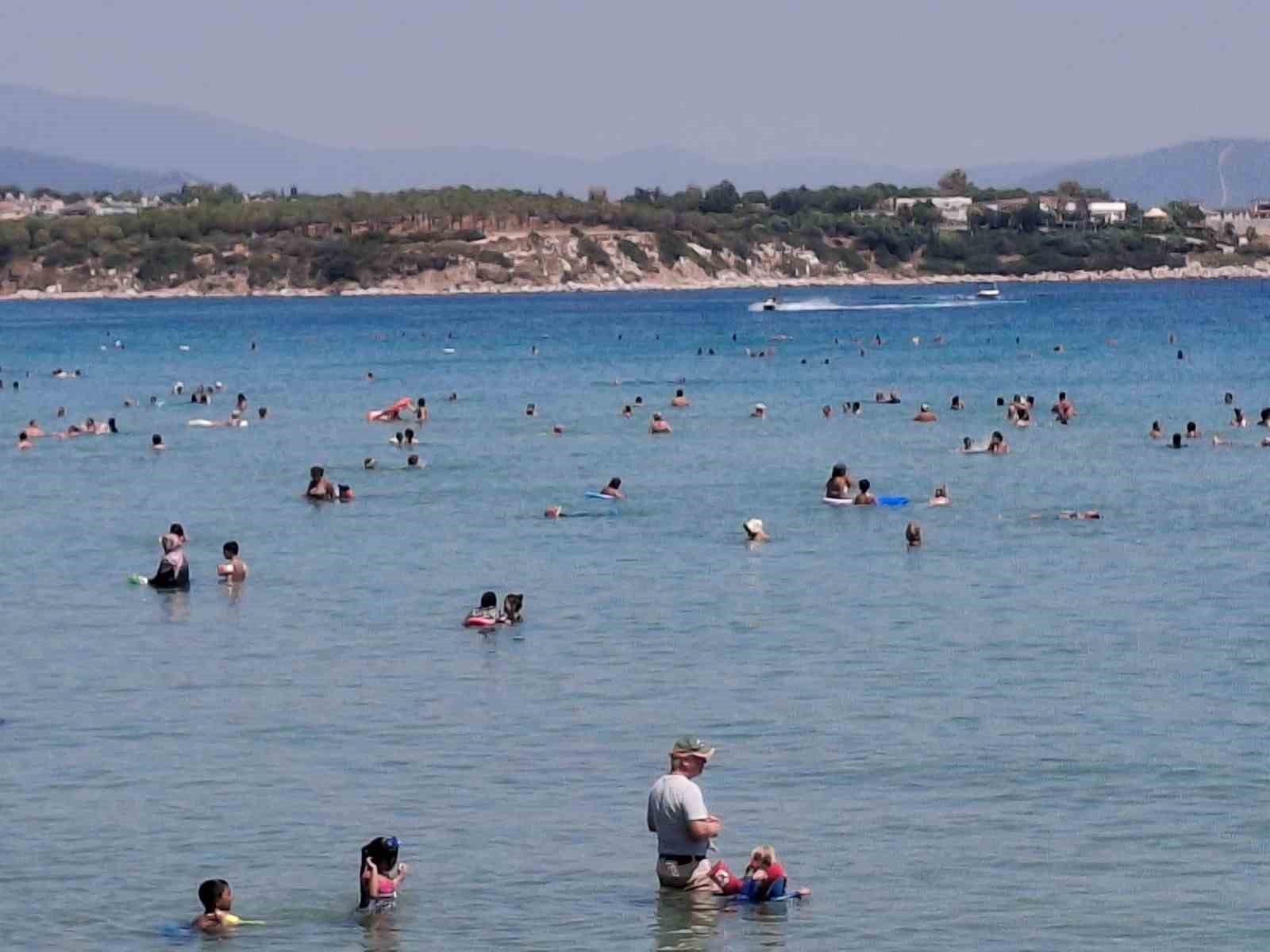 Didim’de sıcaklıklar arttı, Altınkum doldu taştı 