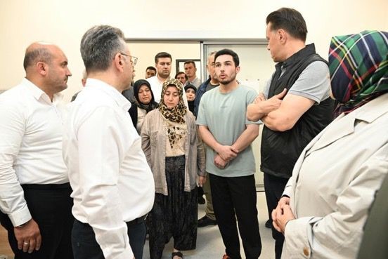 Vali Aksoy, orman yaralılarını ziyaret etti 
