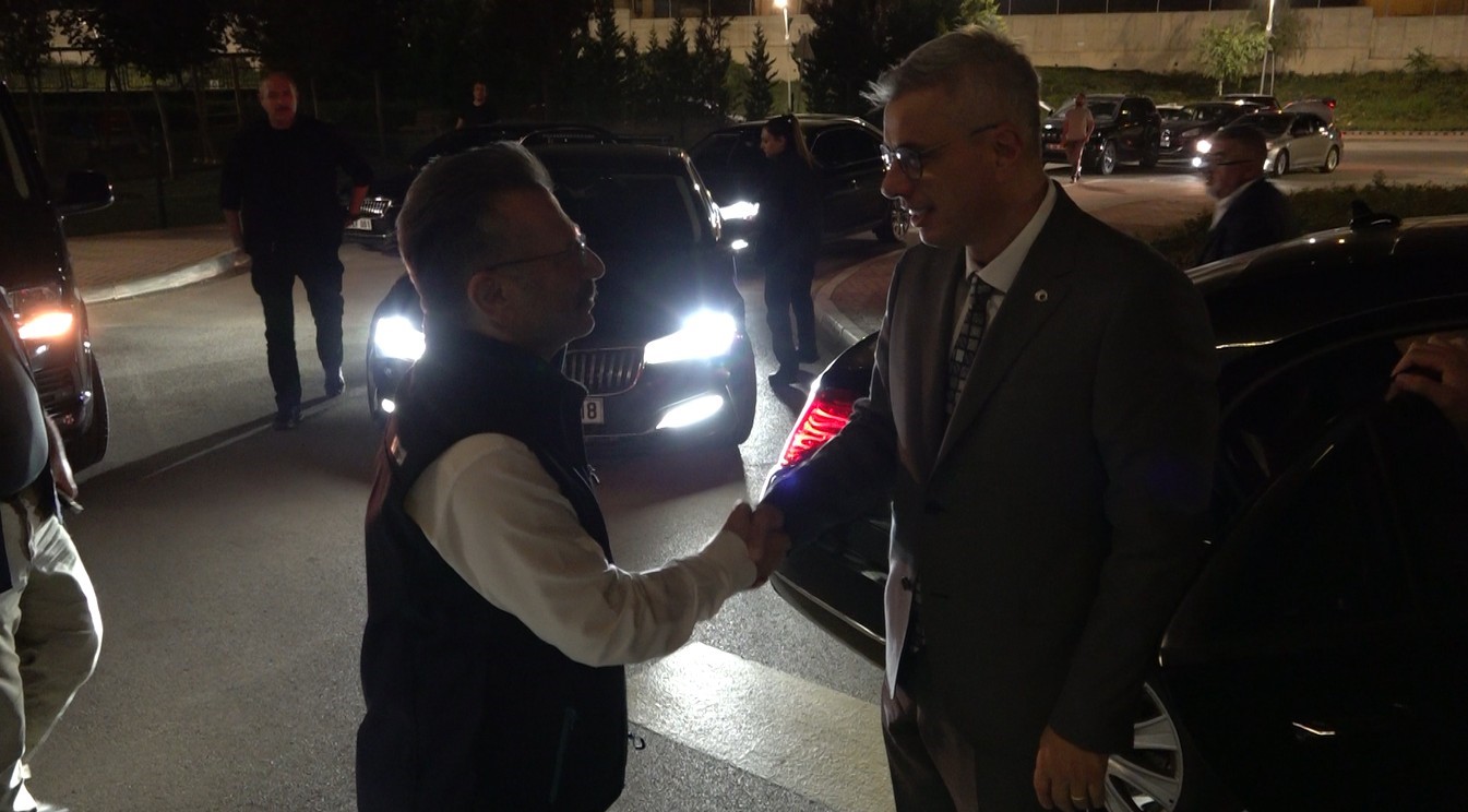 Bakan Memişoğlu, Eskişehir’de tedavi gören yaralı orman işçisini ziyaret etti 