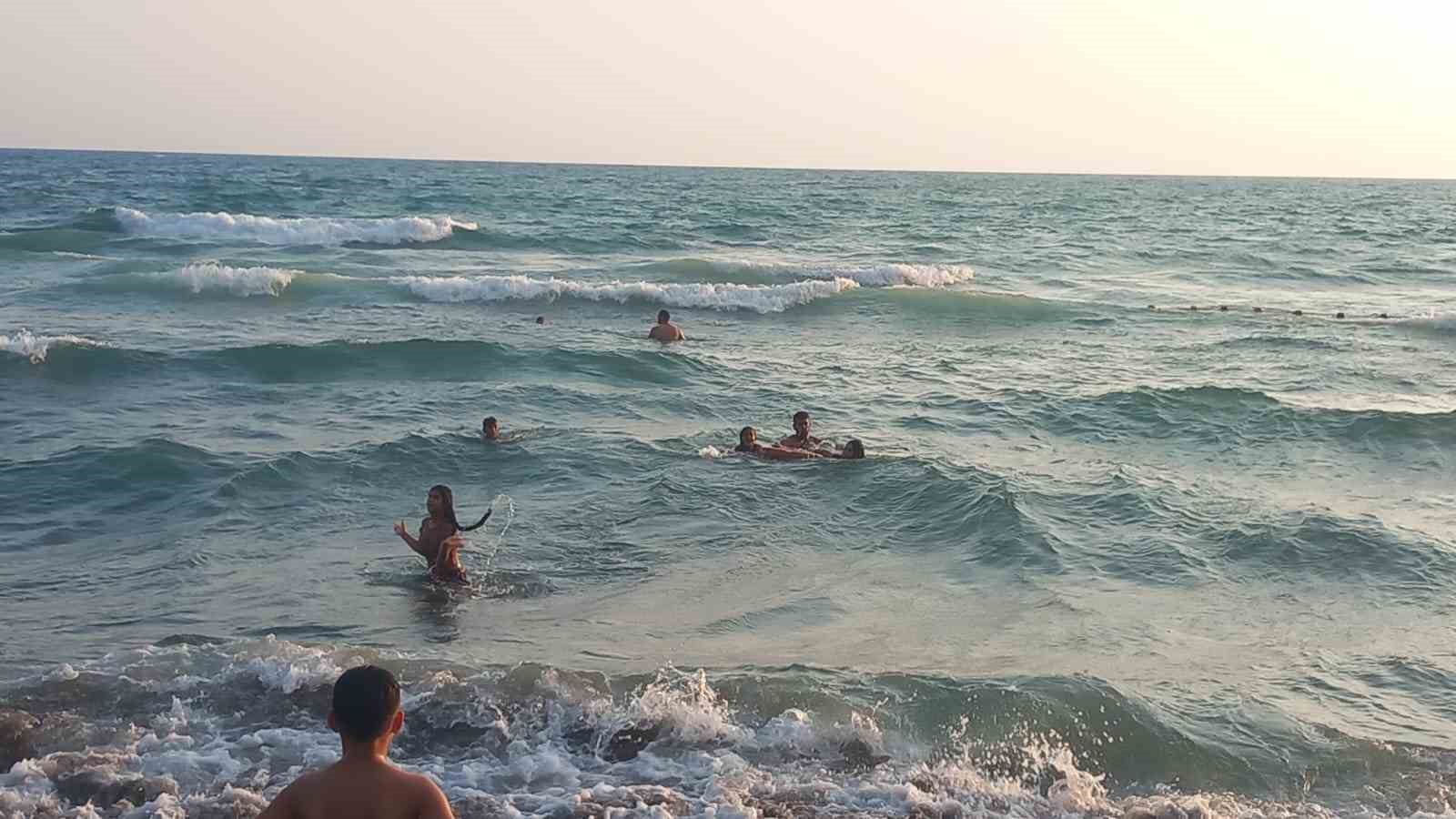 Denizde akıntıya kapılan 3 kız çocuğunun ölümle, yaşam arasındaki mücadele anları kamerada 