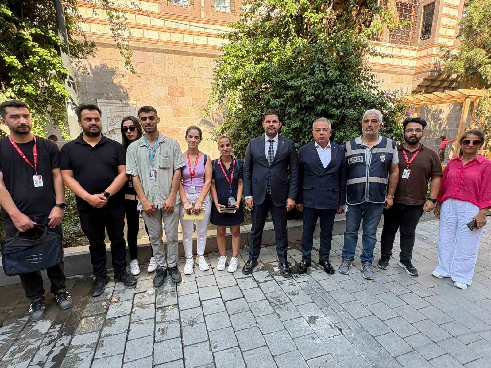 İzmir’de sigara denetiminde 136 işletme ile 159 kişiye idari para cezası uygulandı 