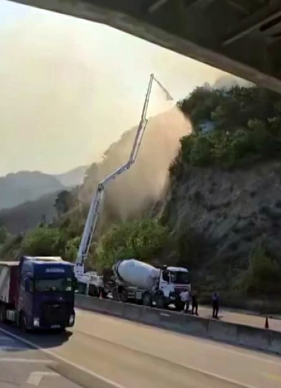 Beton mikseri ve TOMA ile alevlere karşı mücadele