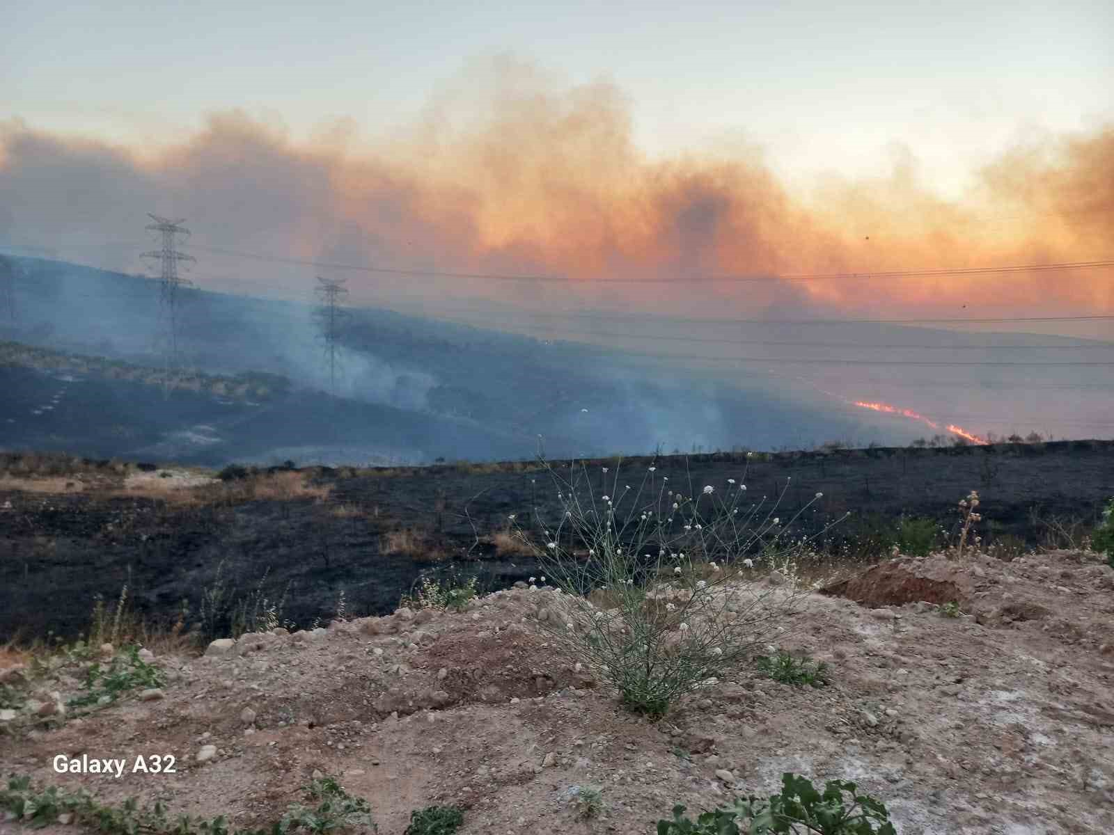 Bandırma OSB yakınlarındaki arazi yangını söndürüldü 