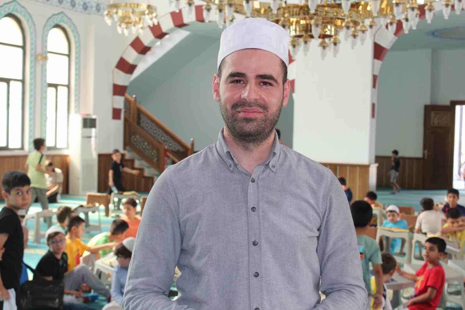Siirt’te çocuklar hem Kur’an öğreniyor hem eğleniyor 