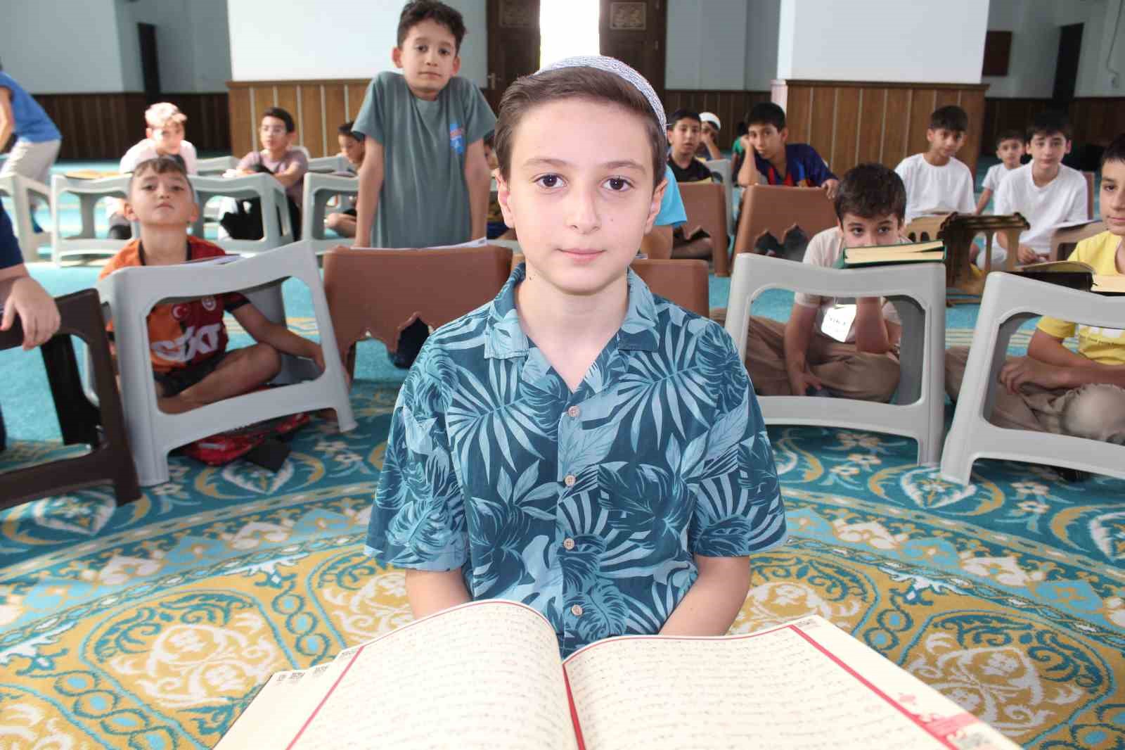 Siirt’te çocuklar hem Kur’an öğreniyor hem eğleniyor 