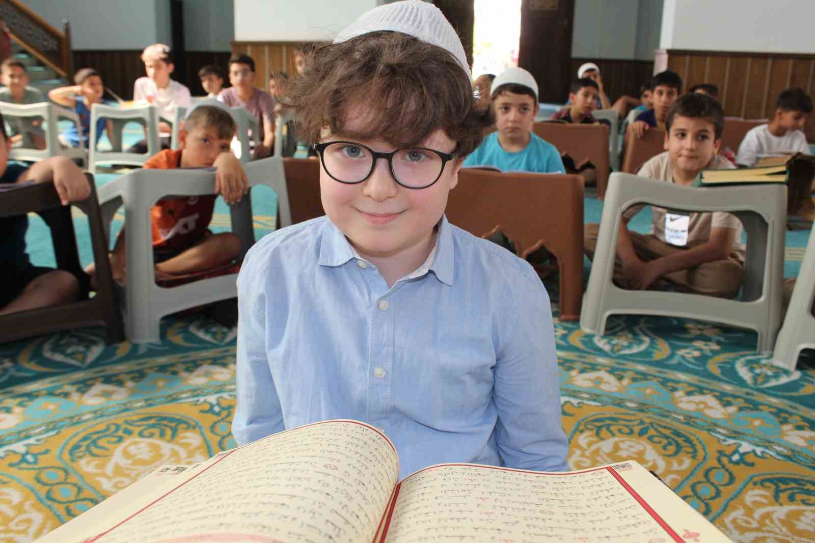 Siirt’te çocuklar hem Kur’an öğreniyor hem eğleniyor 