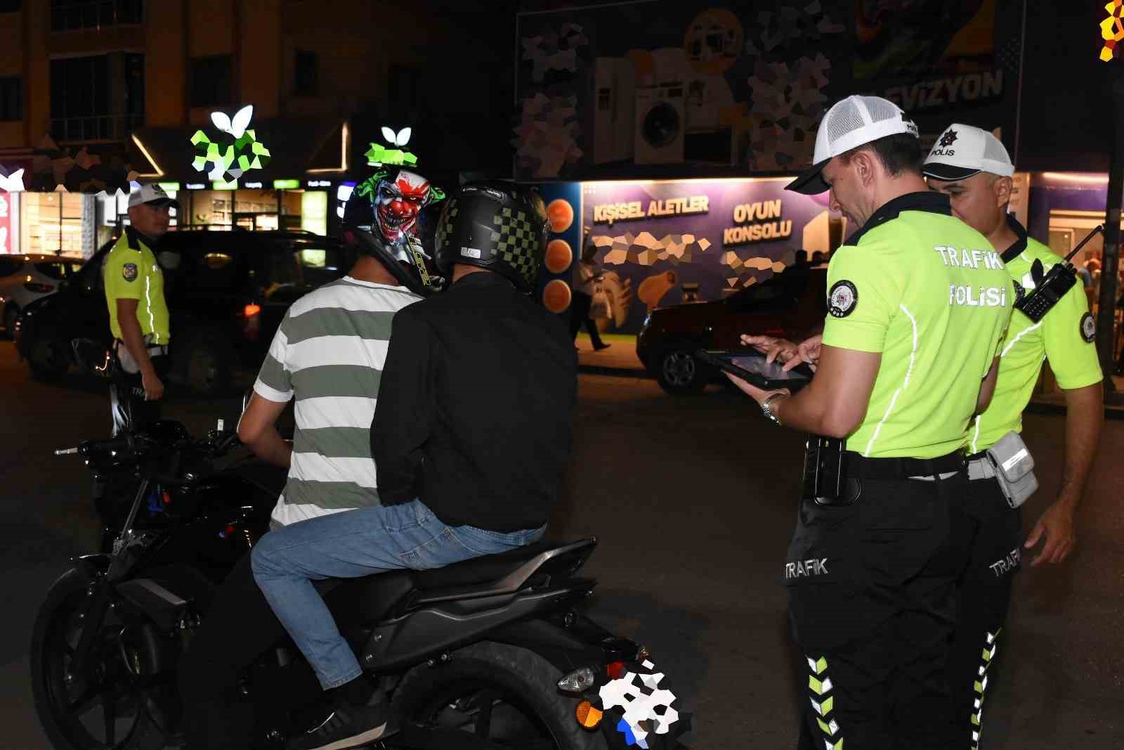Erzincan’da motosiklet sürücülerine yönelik denetim yapıldı 