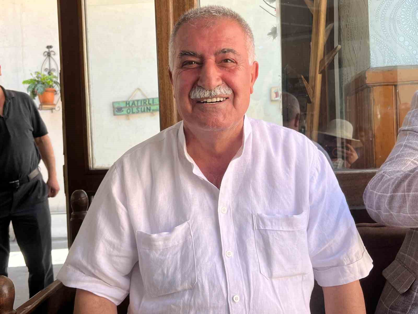 Mardinliler kavurucu sıcaklara rağmen çaydan vazgeçmiyor 