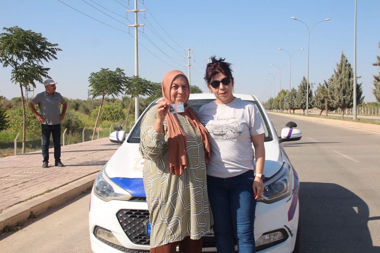 Torununu sınava götürdü, kendisi ehliyet sahibi oldu 