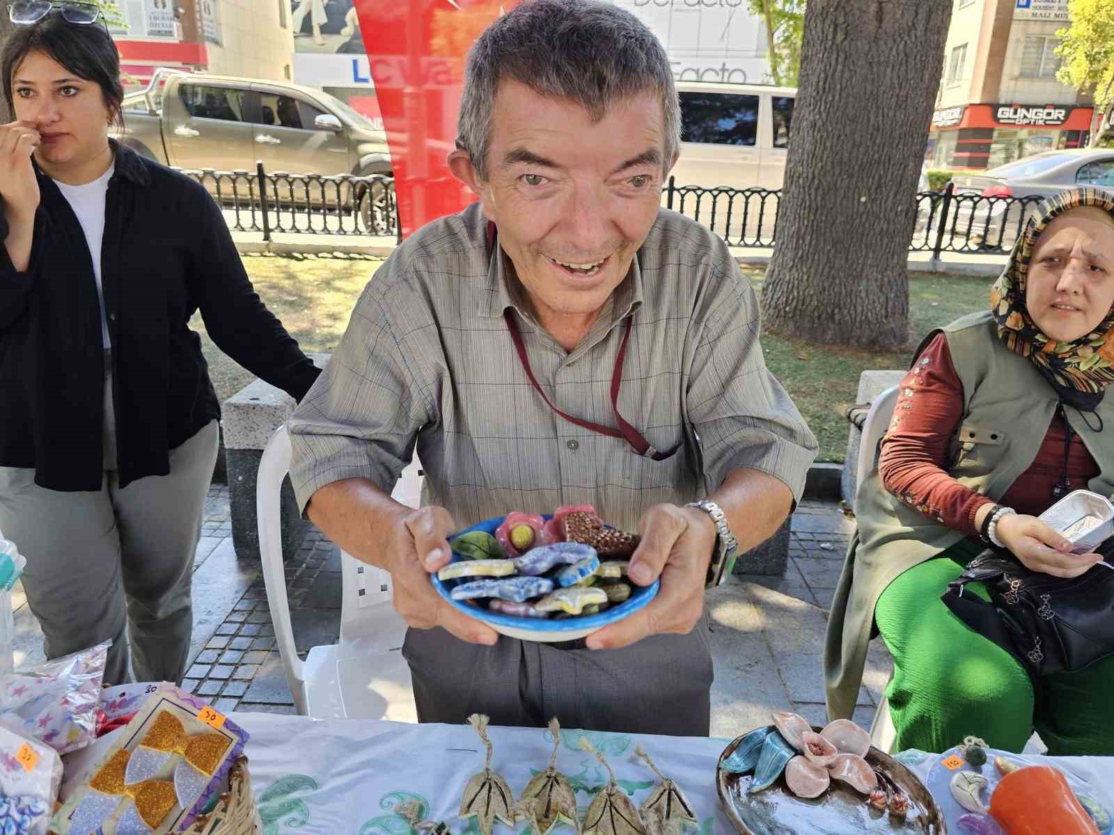 Gölcük’te engelleri aşan sergi 