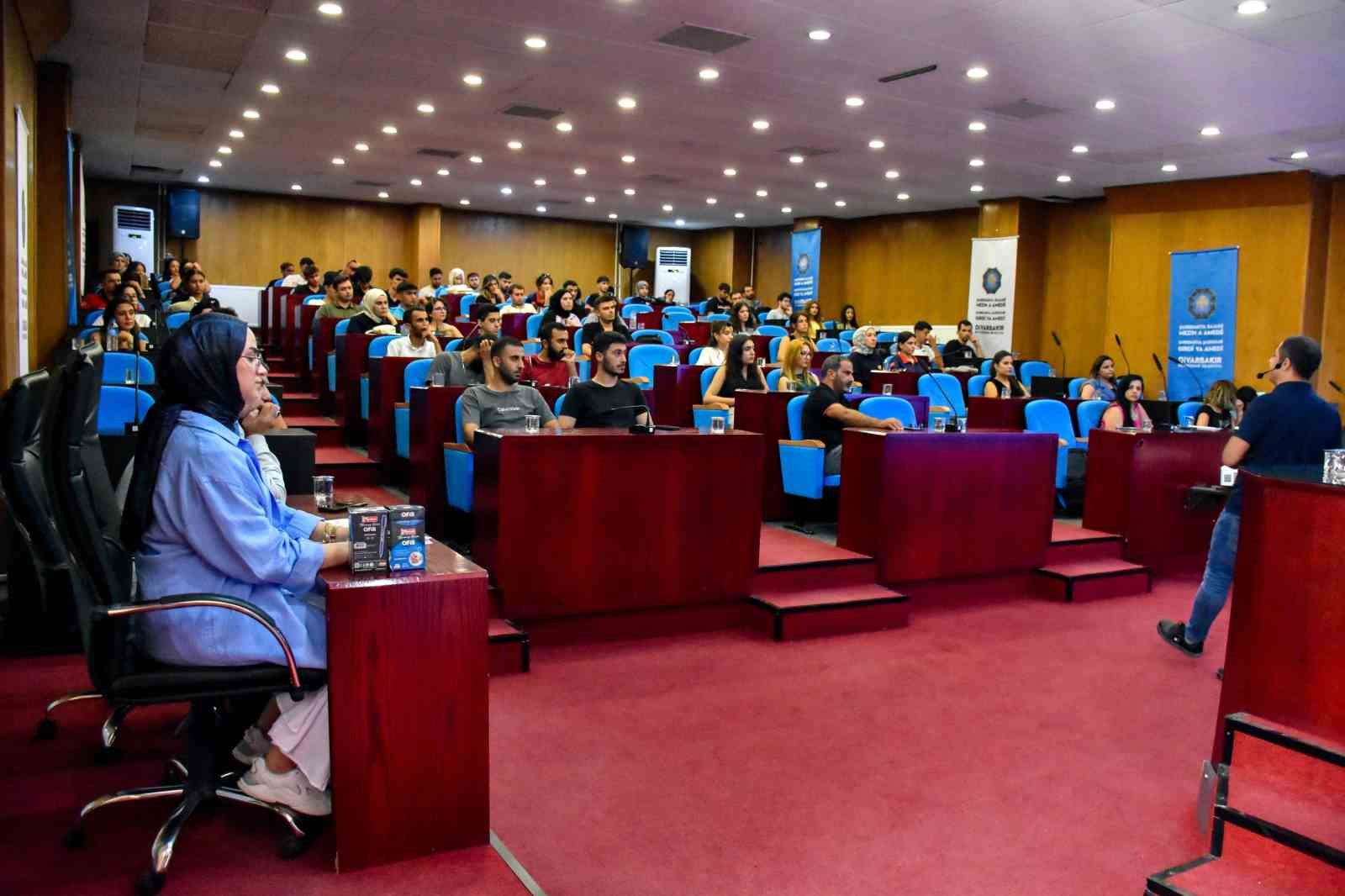Stajyer öğrencilere iş sağlığı ve güvenliği eğitimi verildi 