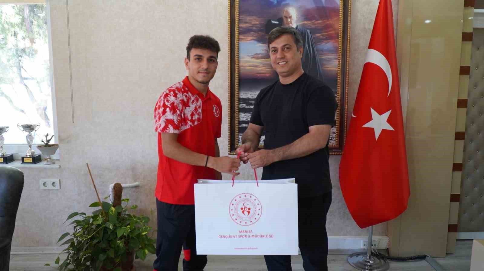 İl Müdürü Öztürk’ten Balkan Üçüncüsü Buğra Güleryüz’e tebrik 