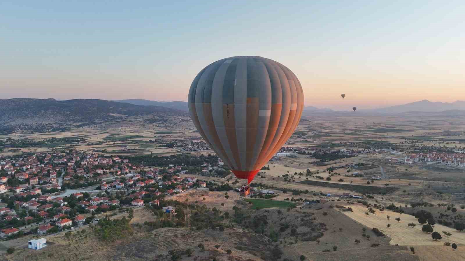 Salda Gölü sıcak hava balonları ve triatlonla turizmin yeni yıldızı olmayı hedefliyor 