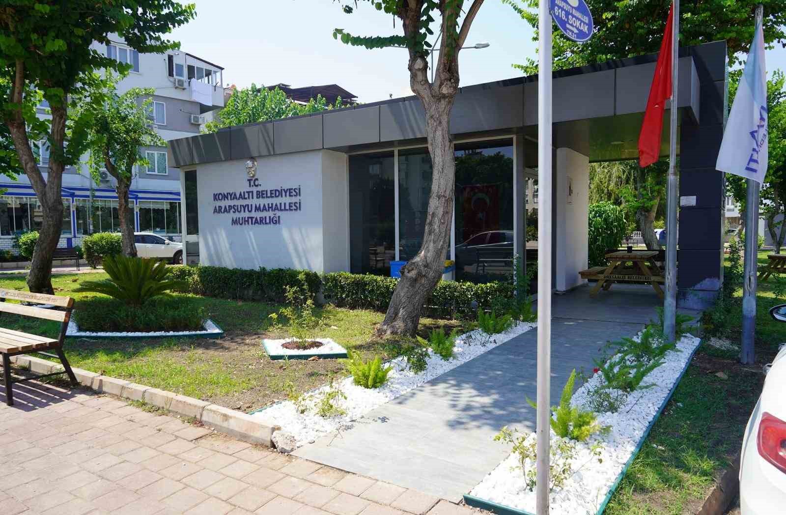 Konyaaltı’nda muhtarlık binaları çiçeklendiriliyor 