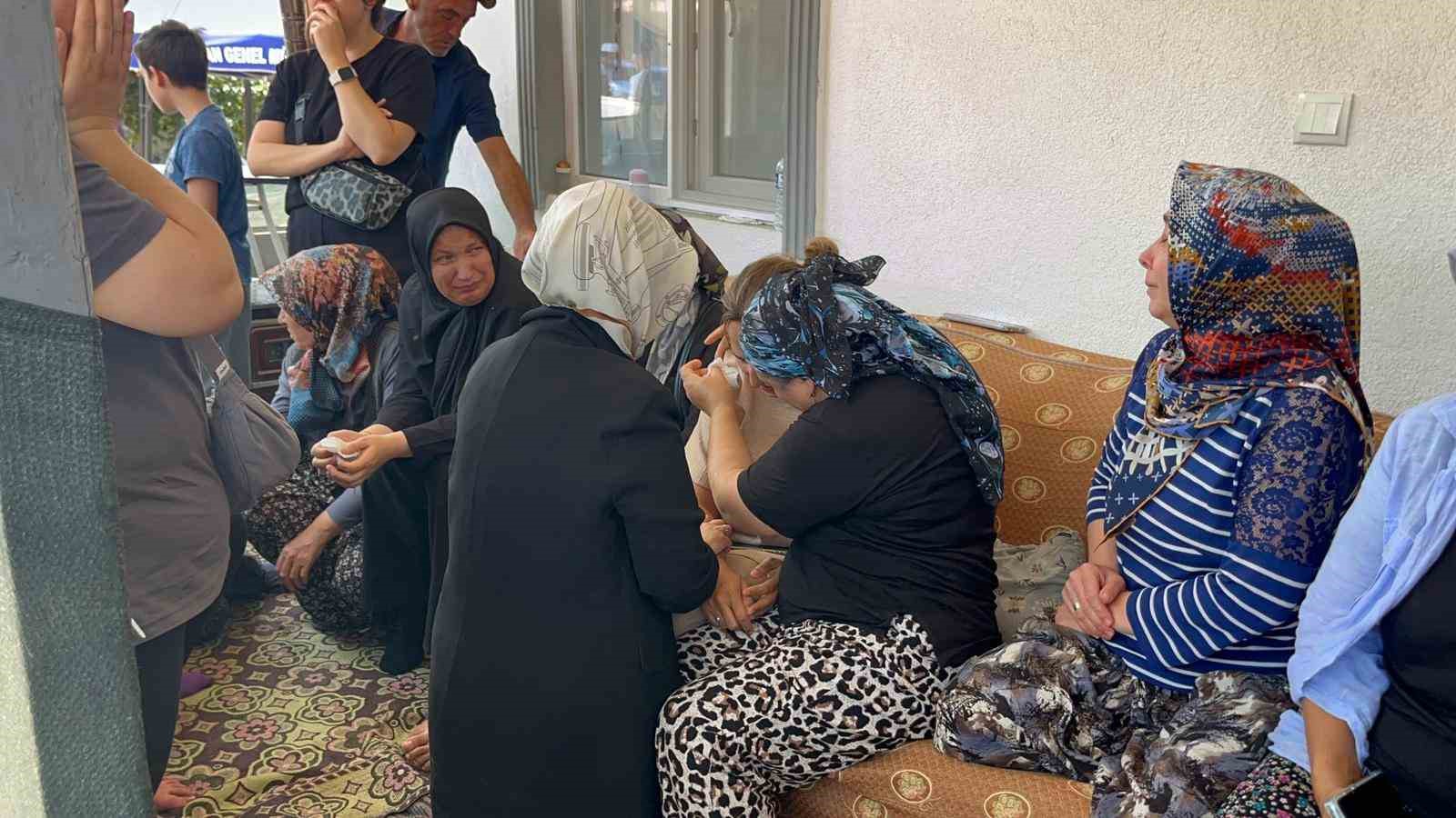 Bakan Yardımcısı Yenigün, şehidin babasına ve eşine başsağlığı diledi 