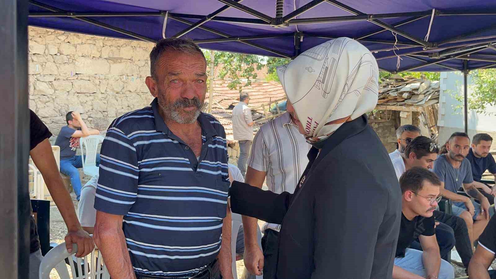 Bakan Yardımcısı Yenigün, şehidin babasına ve eşine başsağlığı diledi 