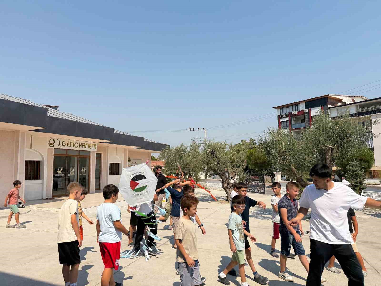 Soma’da uçurtmalar Filistin için havalandı 