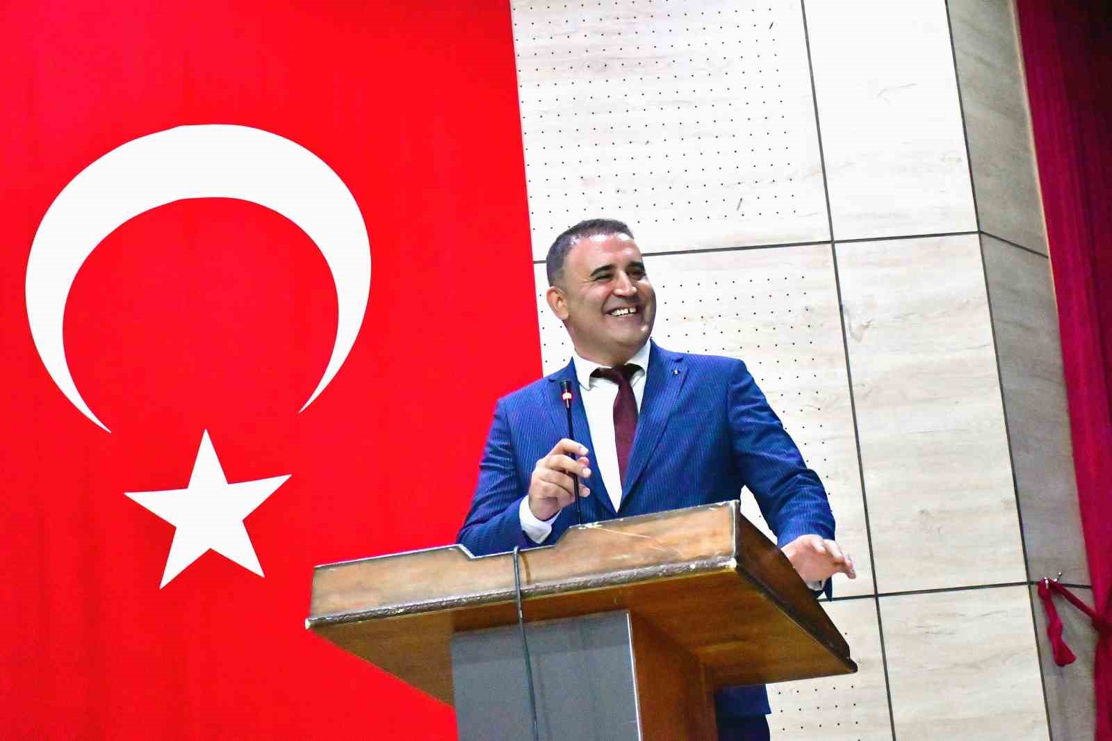 Yunusemre Belediyespor’da Bülent Kanik güven tazeledi 