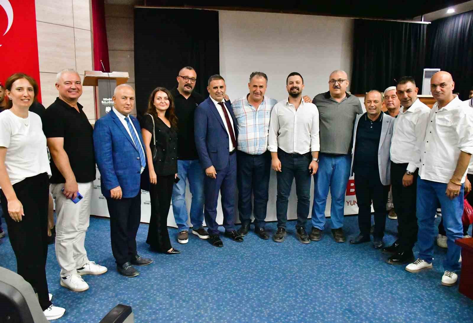 Yunusemre Belediyespor’da Bülent Kanik güven tazeledi 