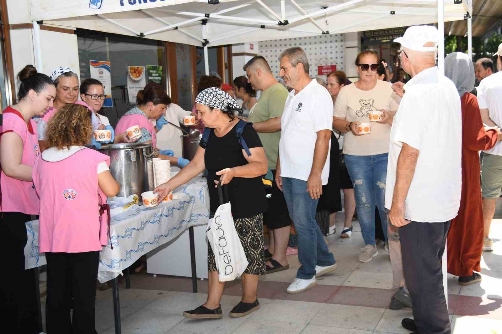 Yunusemre Kent Konseyinden aşure hayrı 