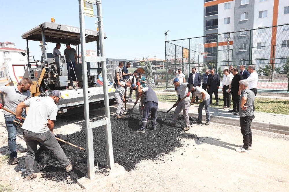 Sincan Belediyesi asfalt serim çalışmalarını sürdürüyor 