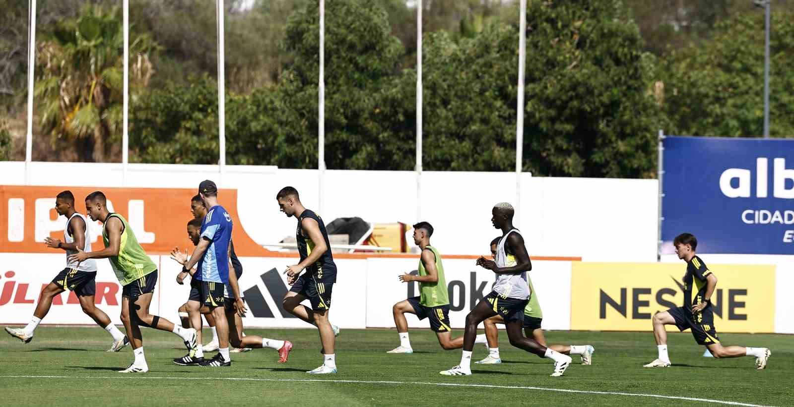 Fenerbahçe günü tek antrenmanla tamamladı 