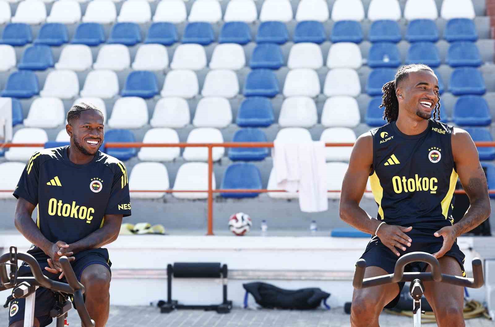 Fenerbahçe günü tek antrenmanla tamamladı 