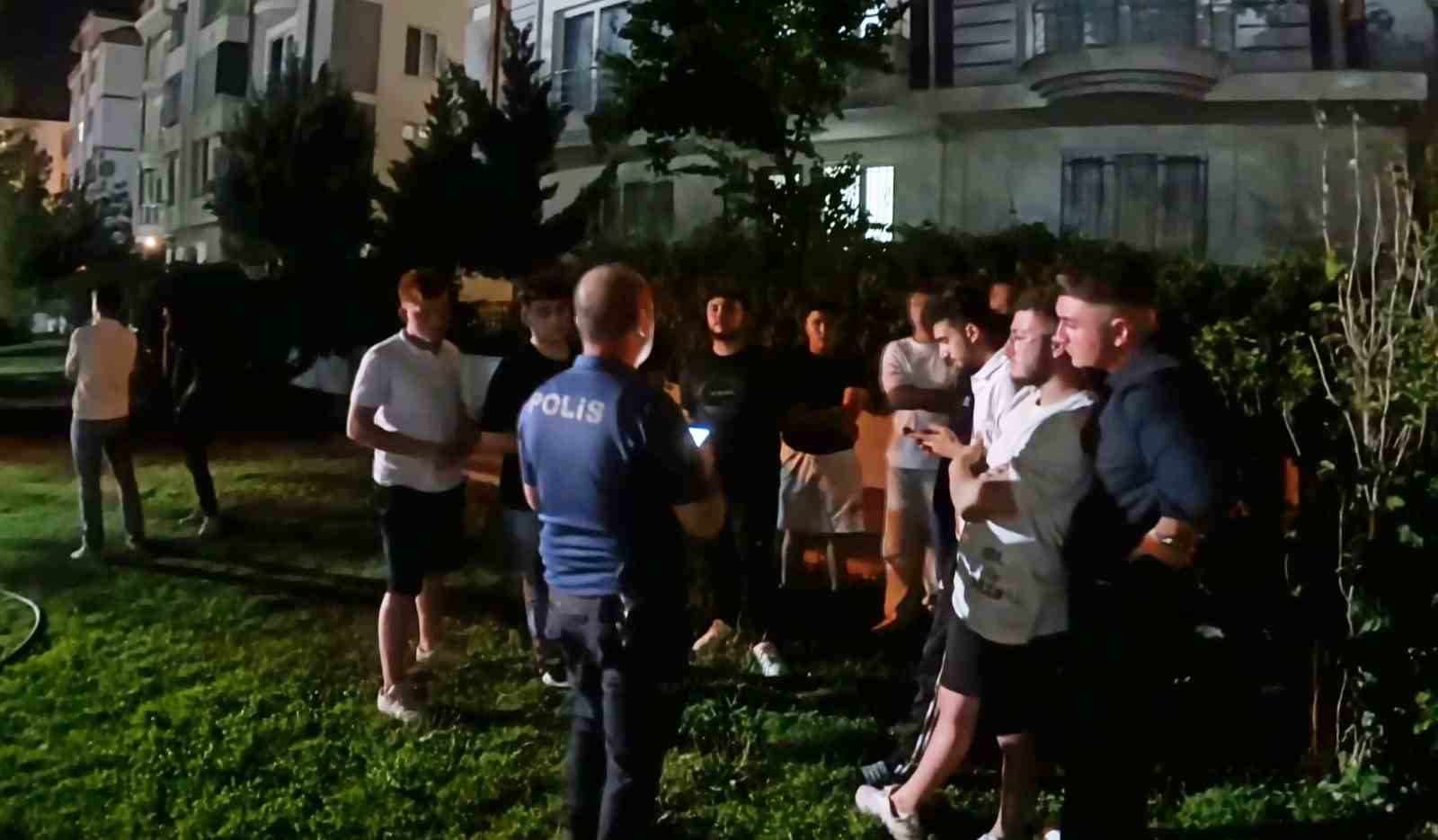 Park ve bahçeler dolup taşıyor, polis tüm şahısları sorgudan geçiriyor 