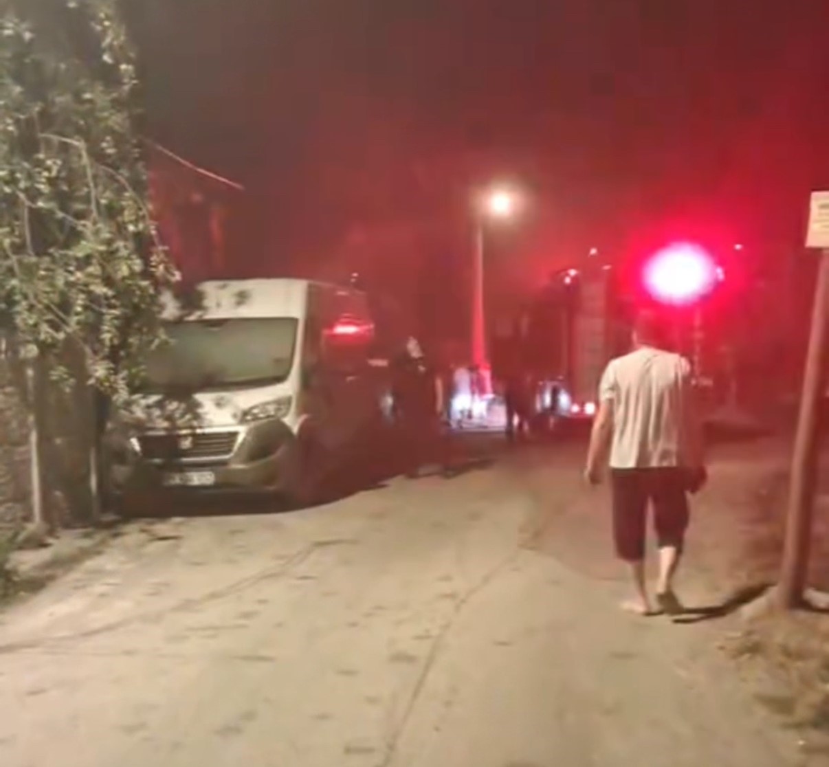 Mangal kömürü yüklü minibüste yangın 