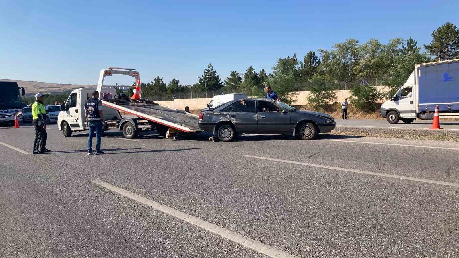 Ankara’da arızalanan otobüse kamyonet çarptı: 2 ölü, 1 ağır yaralı