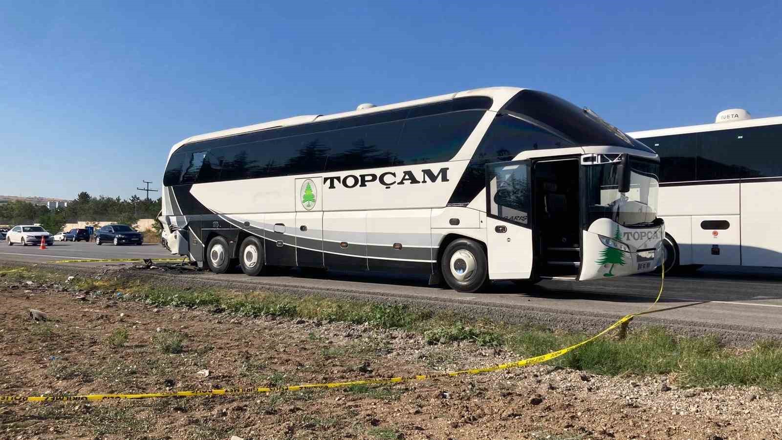 Ankara’da arızalanan otobüse kamyonet çarptı: 2 ölü, 1 ağır yaralı 