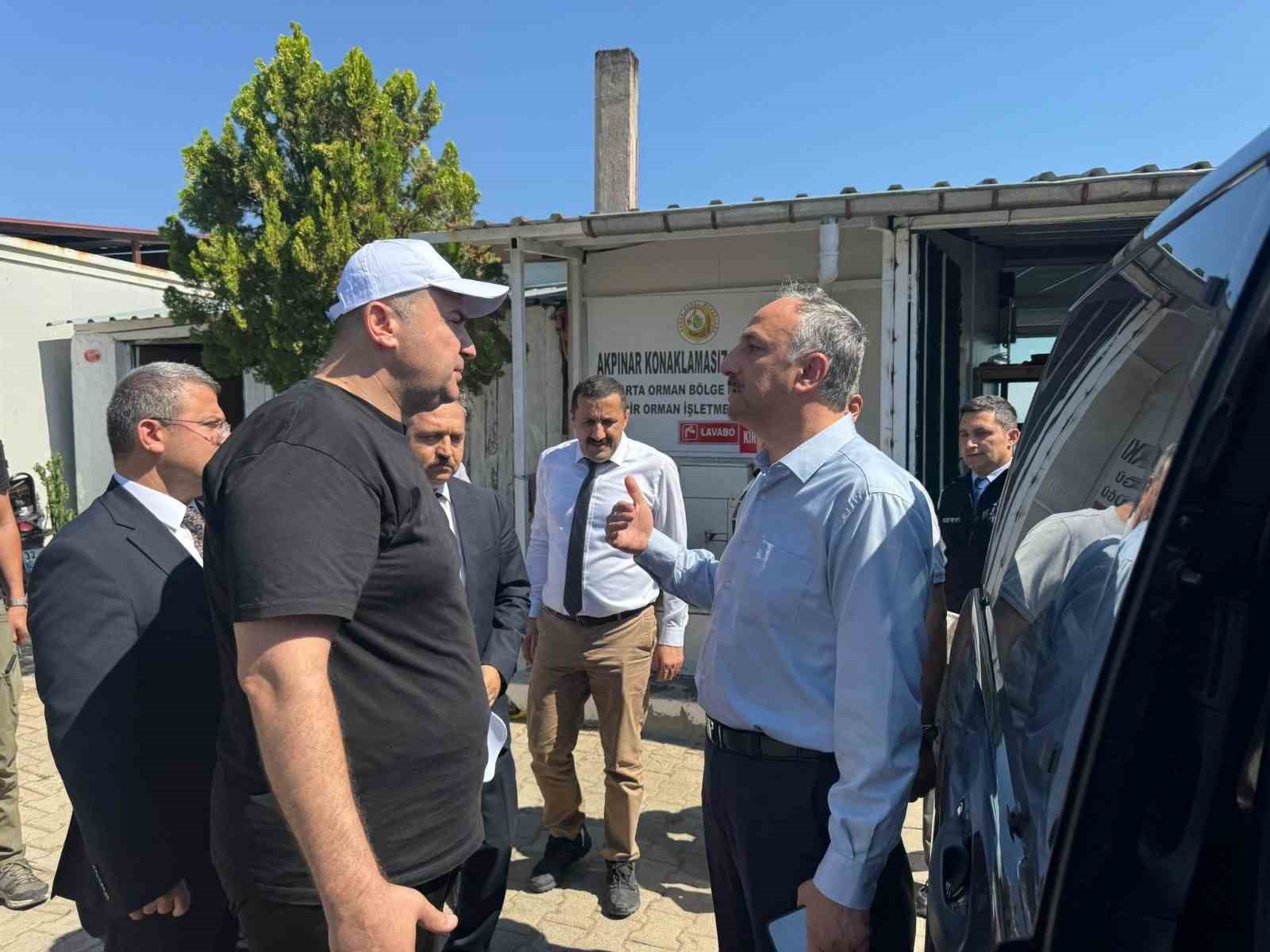 Bakanlık heyeti, Eğirdir Gölü’nde çevre sorunlarını yerinde inceledi 