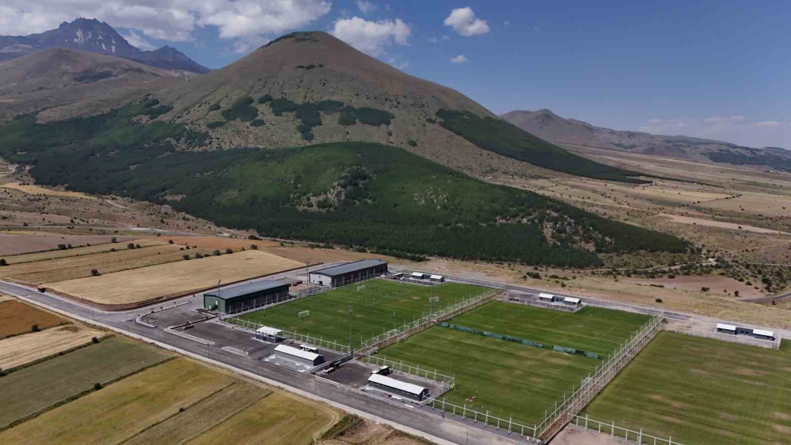 Futbol takımları, yeni sezon öncesi Erciyes Yüksek İrtifa Kamp Merkezi’nde buluşuyor 