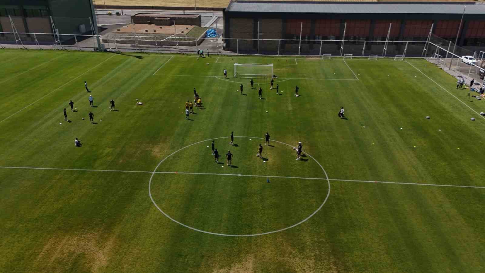 Futbol takımları, yeni sezon öncesi Erciyes Yüksek İrtifa Kamp Merkezi’nde buluşuyor 