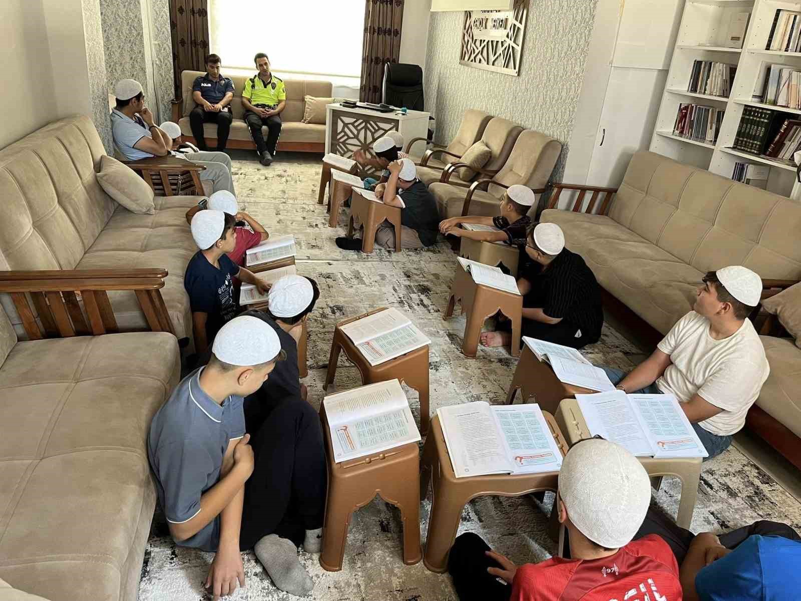 Hisarcık’ta Yaz Kur’an Kursu öğrencilerine trafik eğitimi 
