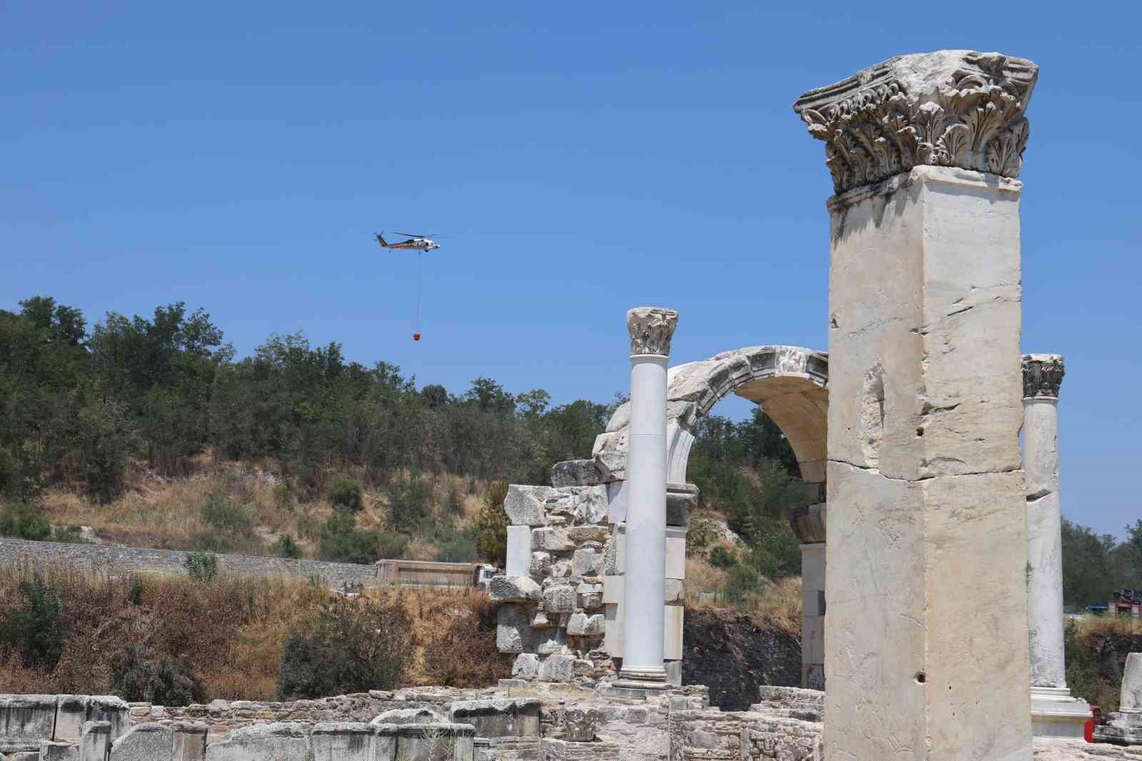 Muğla Stratonikia Antik Kenti’ni etkileyen zirai alan yangını kontrol altına alındı