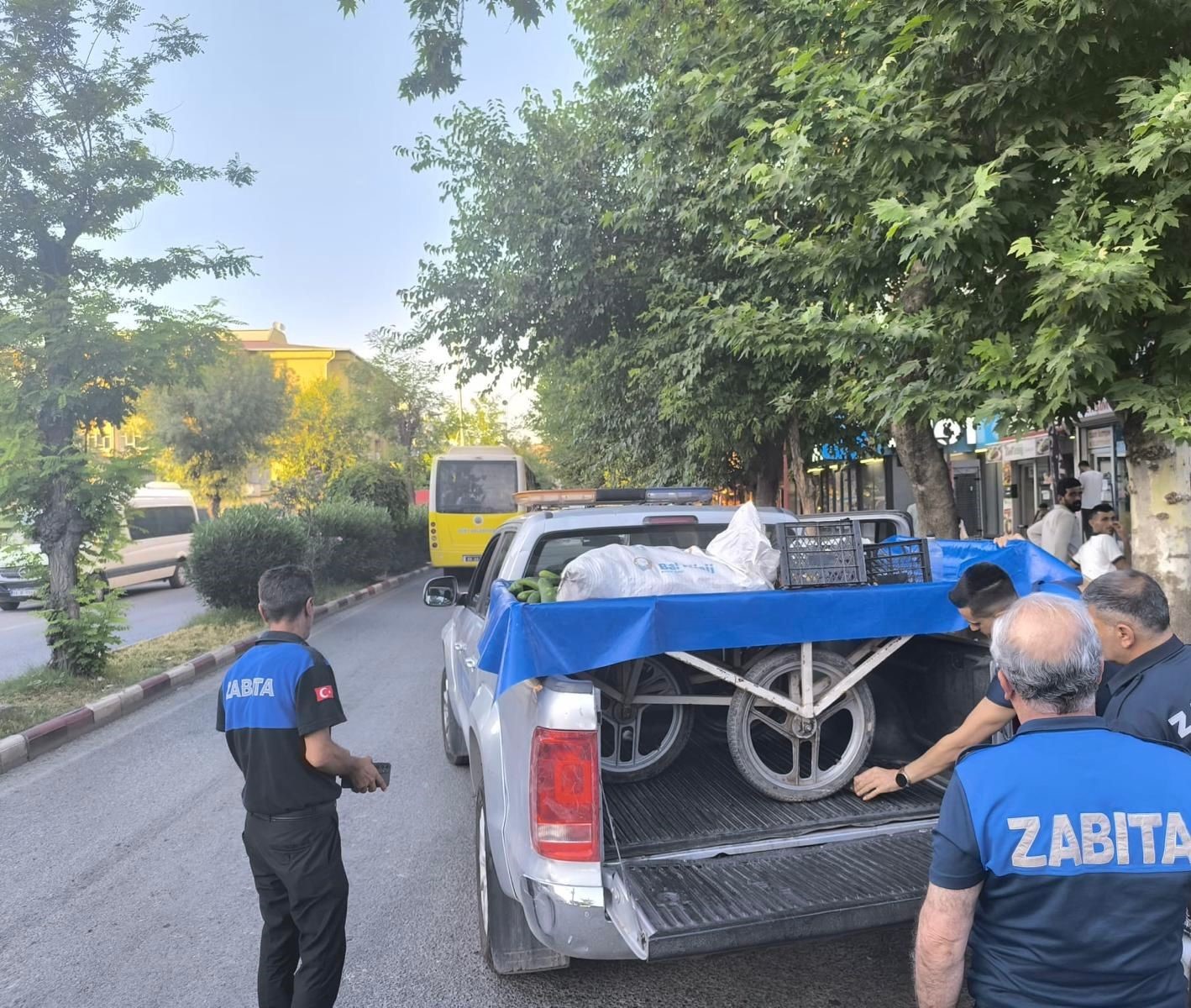 Siirt’te zabıta ekiplerinden kapsamlı denetim, 383 iş yeri kontrol edildi 