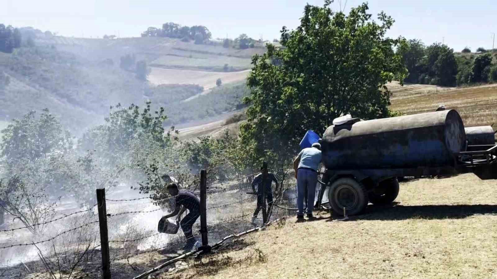 Sakarya’da saman deposunda çıkan yangın tarım arazilerine sıçradı 