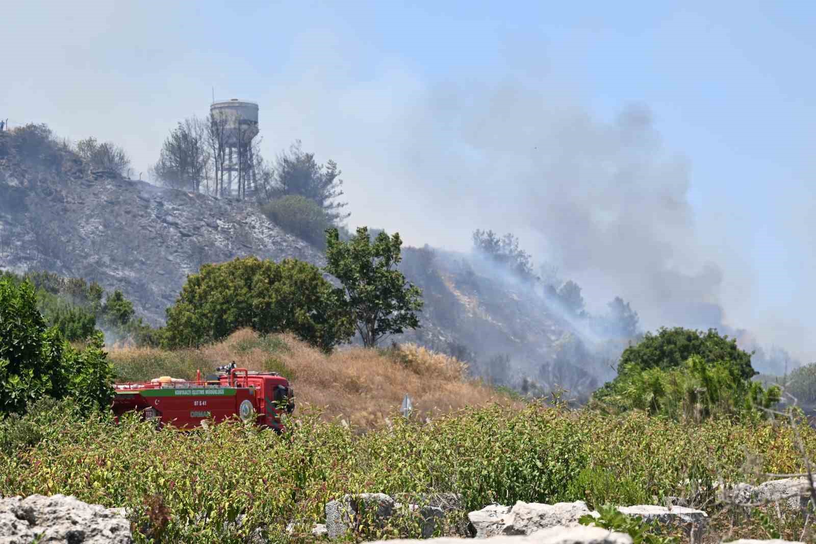 Antalya Valiliği açıkladı: 3 ilçede yangın kontrol altında, Gazipaşa’da müdahale sürüyor