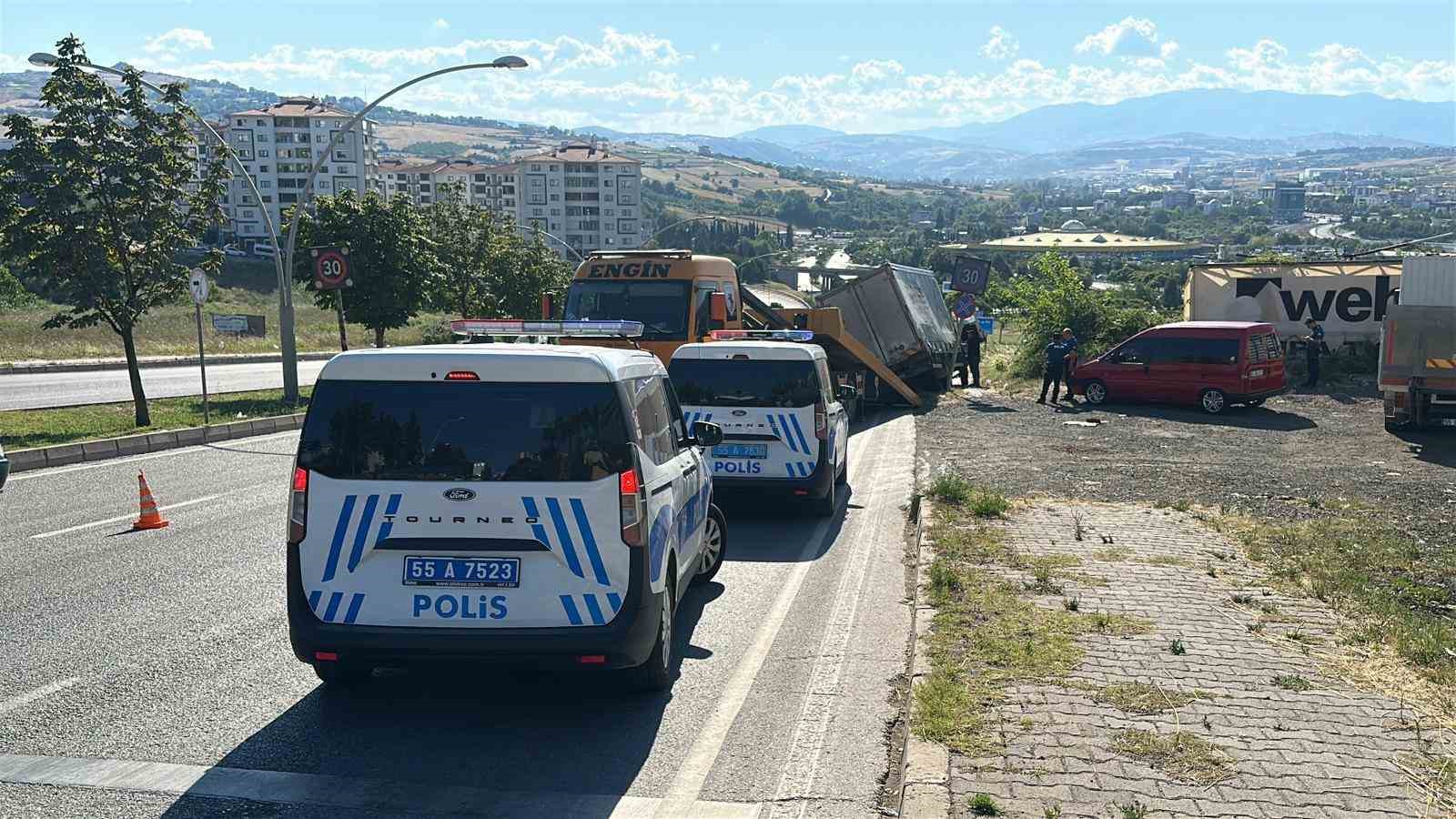 Kamyonetin freni patladı, facianın eşiğinden dönüldü 