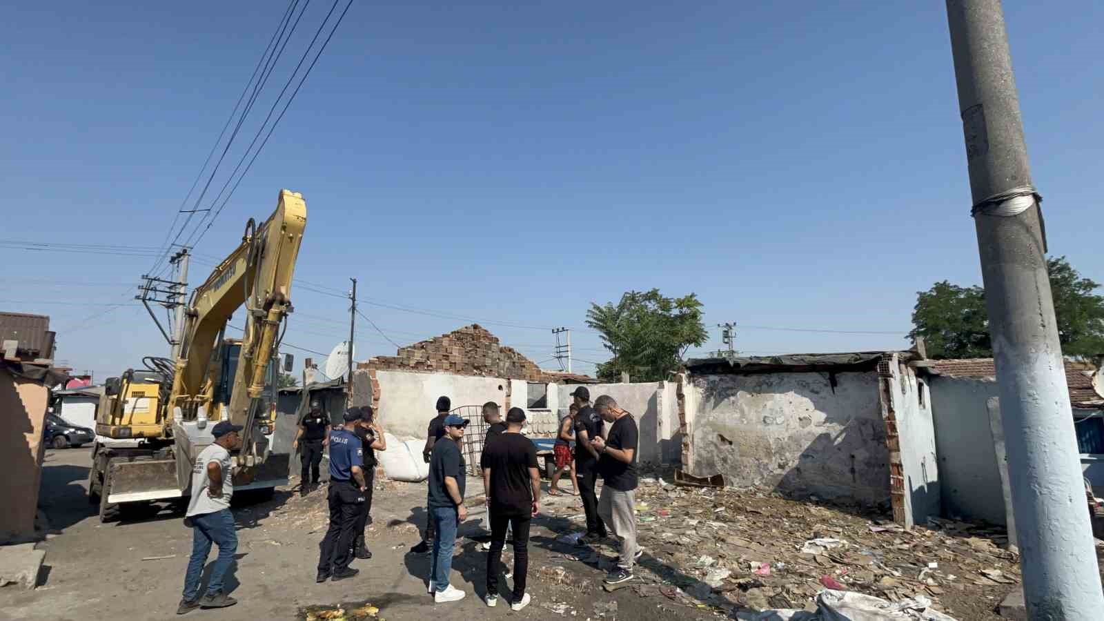 Çorlu’da metruk binalar yıkıldı 
