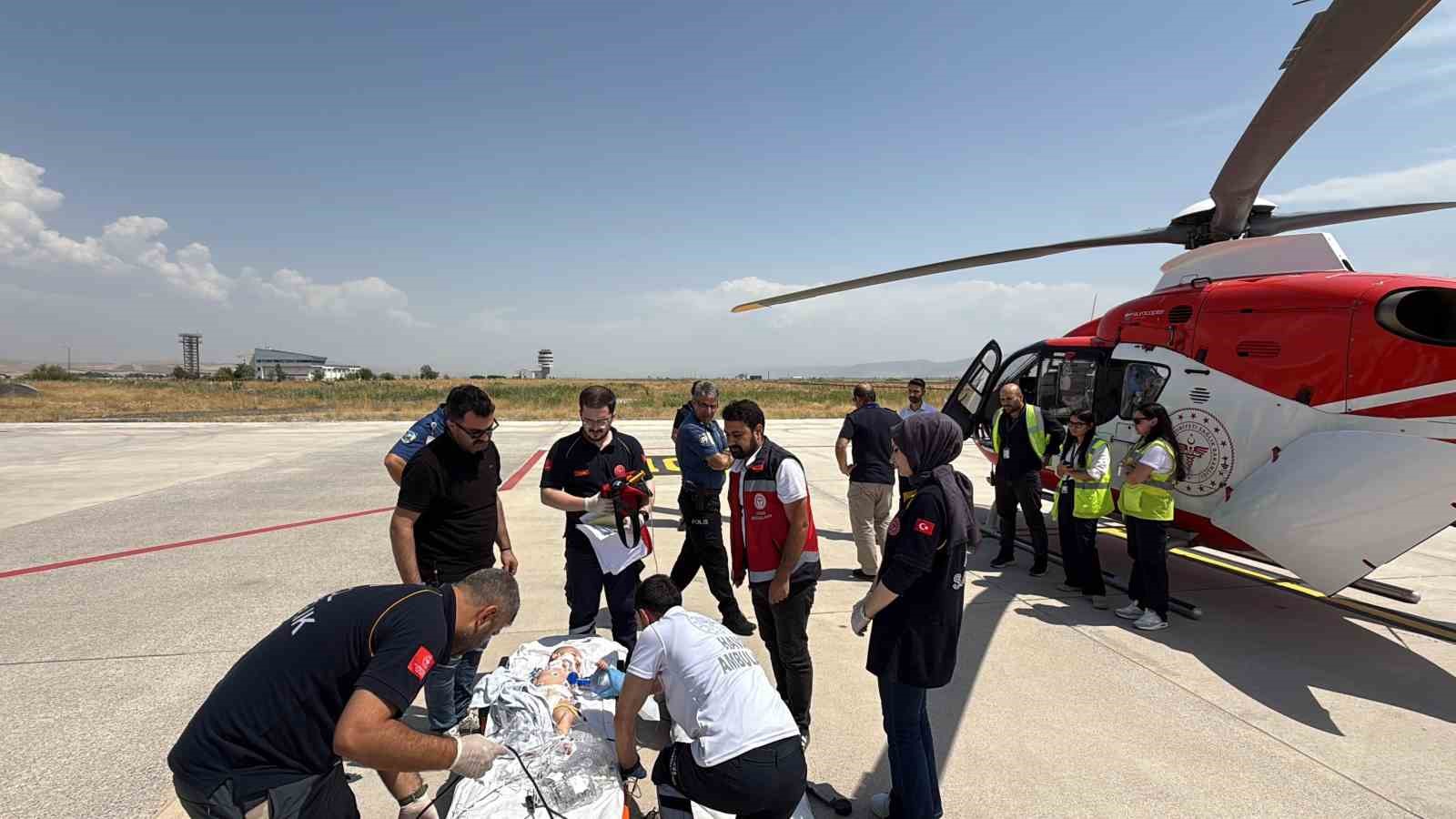 9 aylık bebek ambulans helikopterle Elazığ’a sevk edildi 
