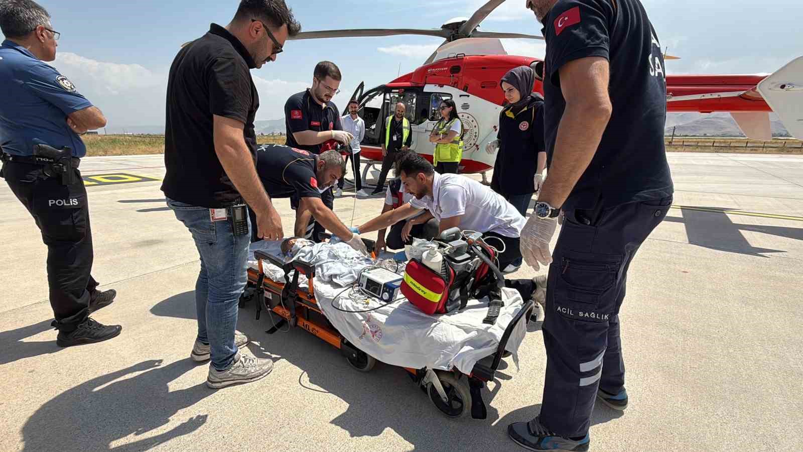 9 aylık bebek ambulans helikopterle Elazığ’a sevk edildi 
