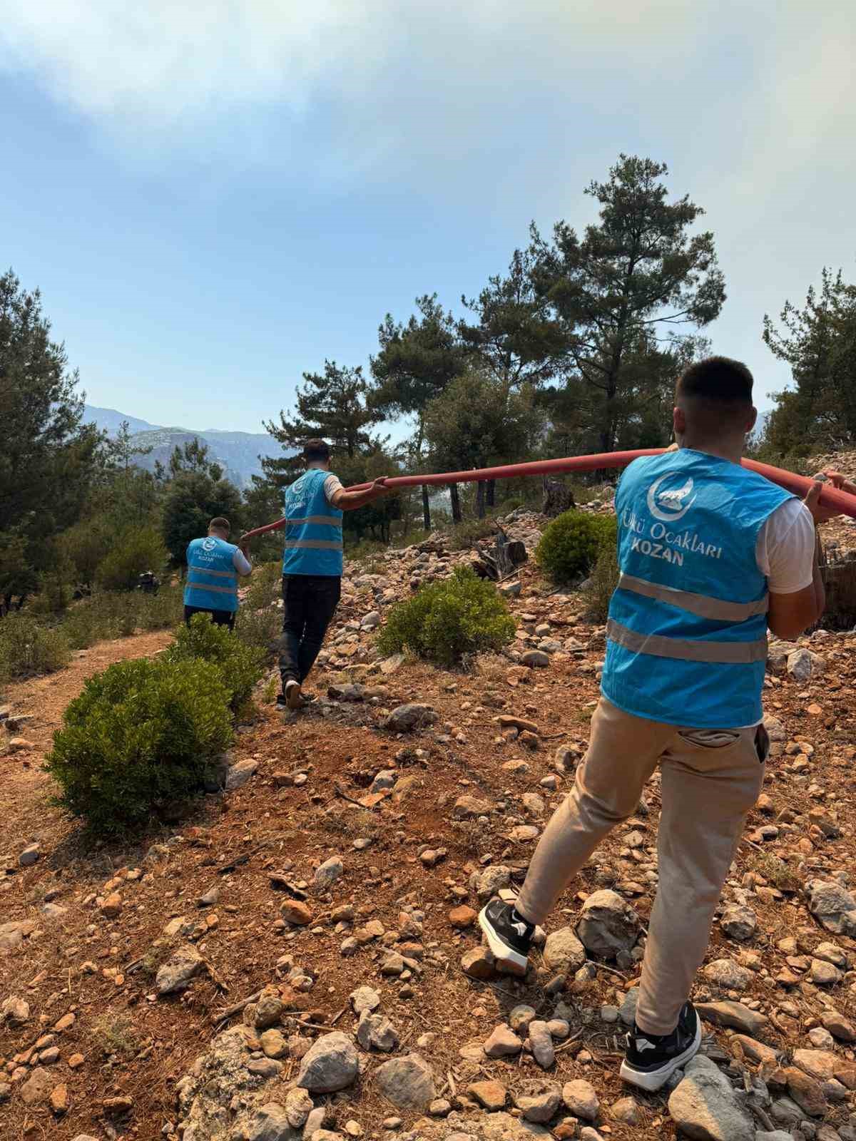 Kozan’daki orman yangınına müdahale sürüyor 