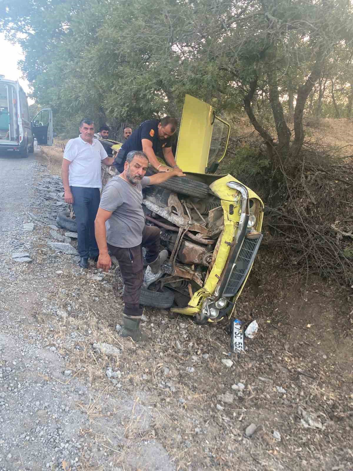 Çanakkale’de takla atan araçta sıkışan sürücü kurtarıldı 